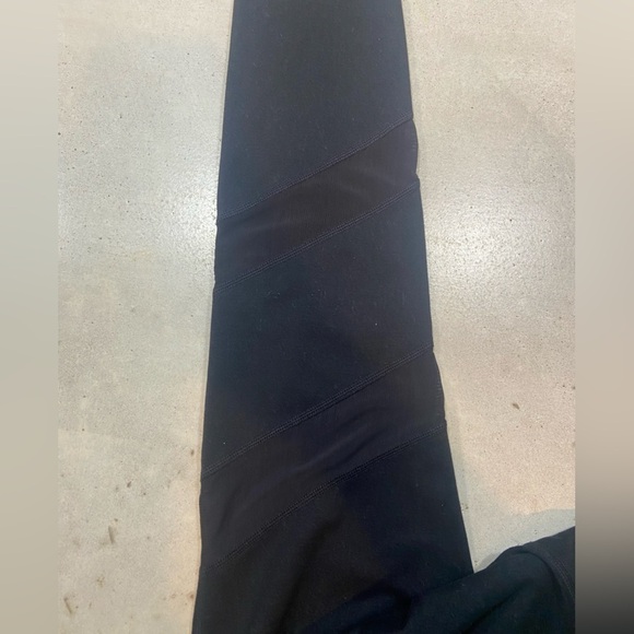 Fabletics EUC high waisted mesh insert compression leggings with key pocket M - Picture 3 of 4